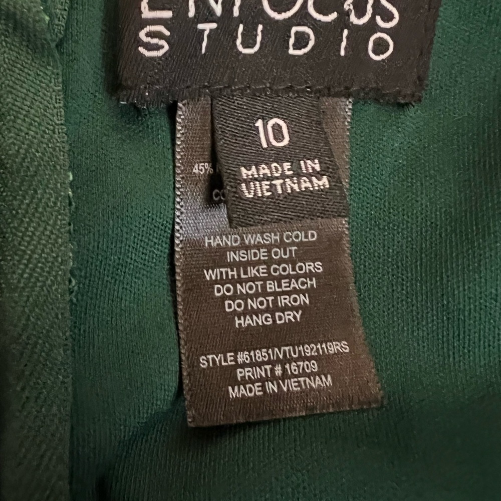Enfocus Studio Green Plunge Neck Sleeveless Gown - Picture 14 of 14